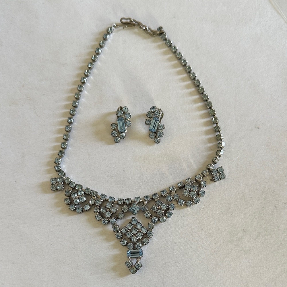 Vintage Elegant Silver Necklace and Earring Set blue rhinestone
